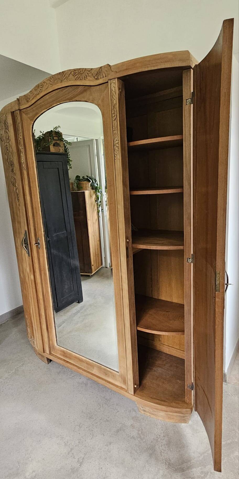 Armoire Art déco, 3 portes, 1 miroir, sablée