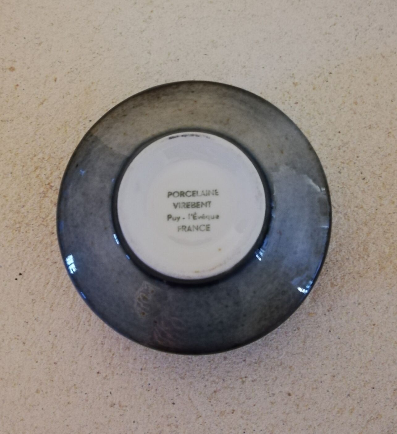 Porcelain cup of Puy-L'Evêque