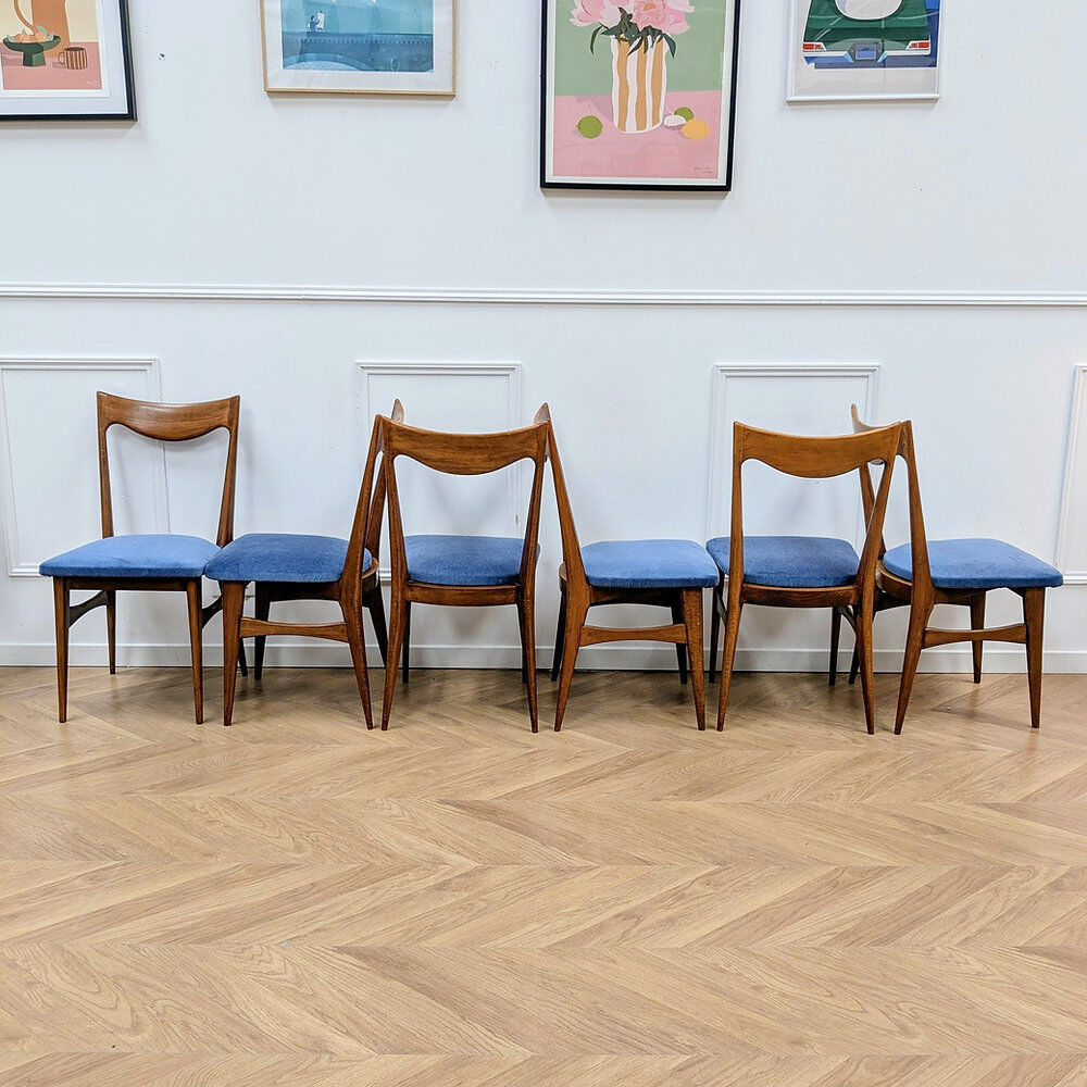 Set of 6 Scandinavian chairs in oak and blue fabric.