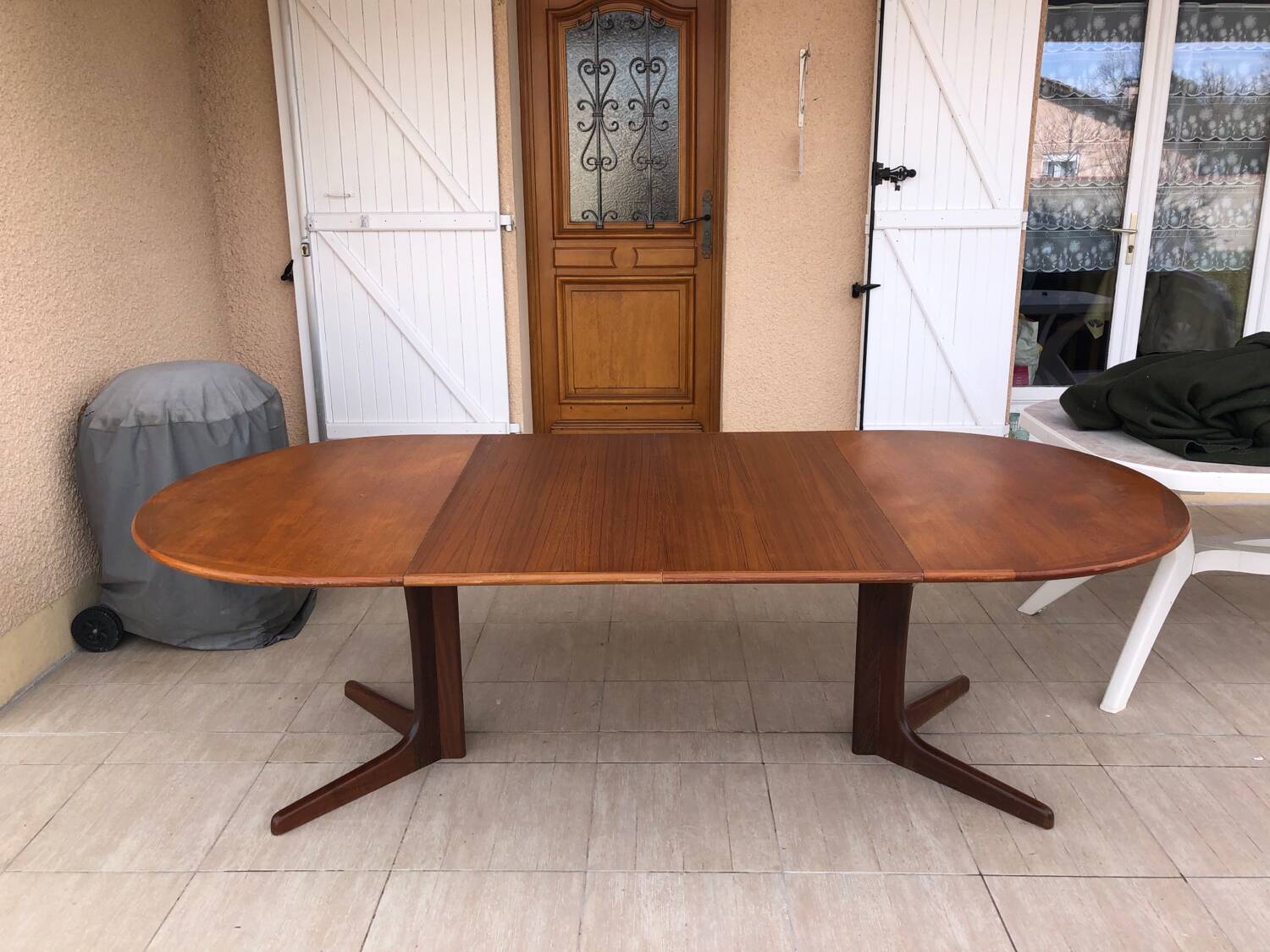 Baumann oval table in solid teak