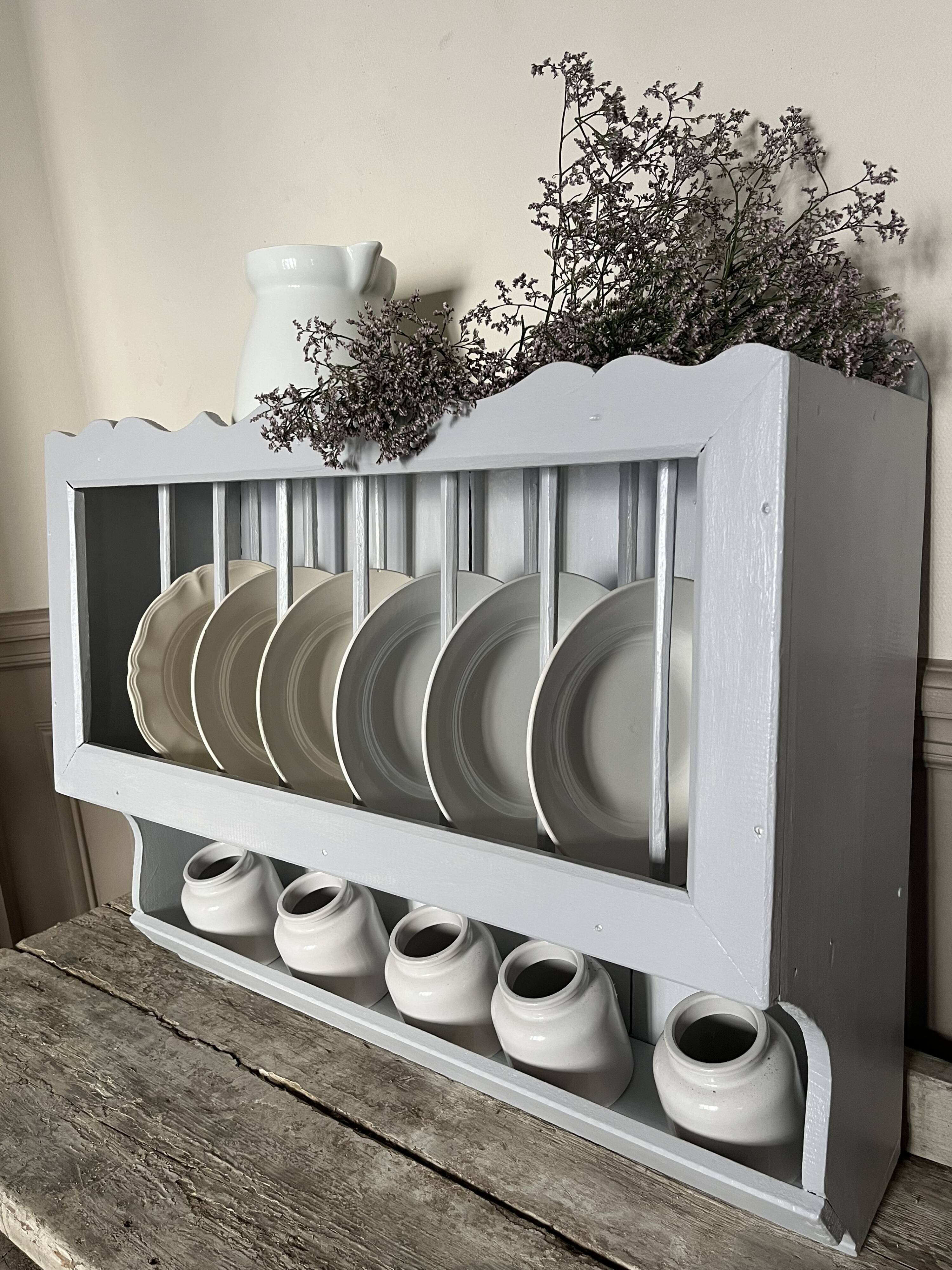 Wall-mounted dresser, old-fashioned kitchen