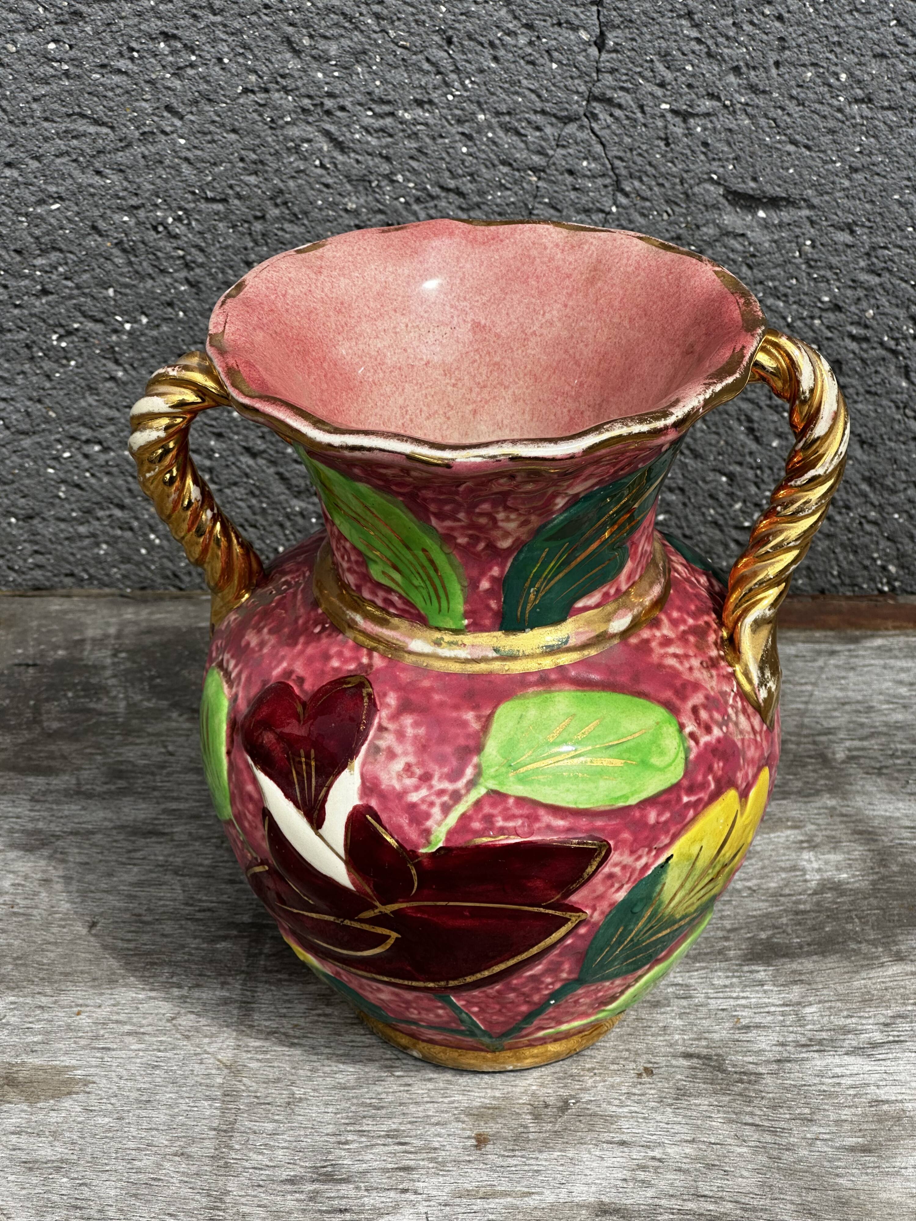 Vase Vallauris rose bonbons décor Floral H 20 cm