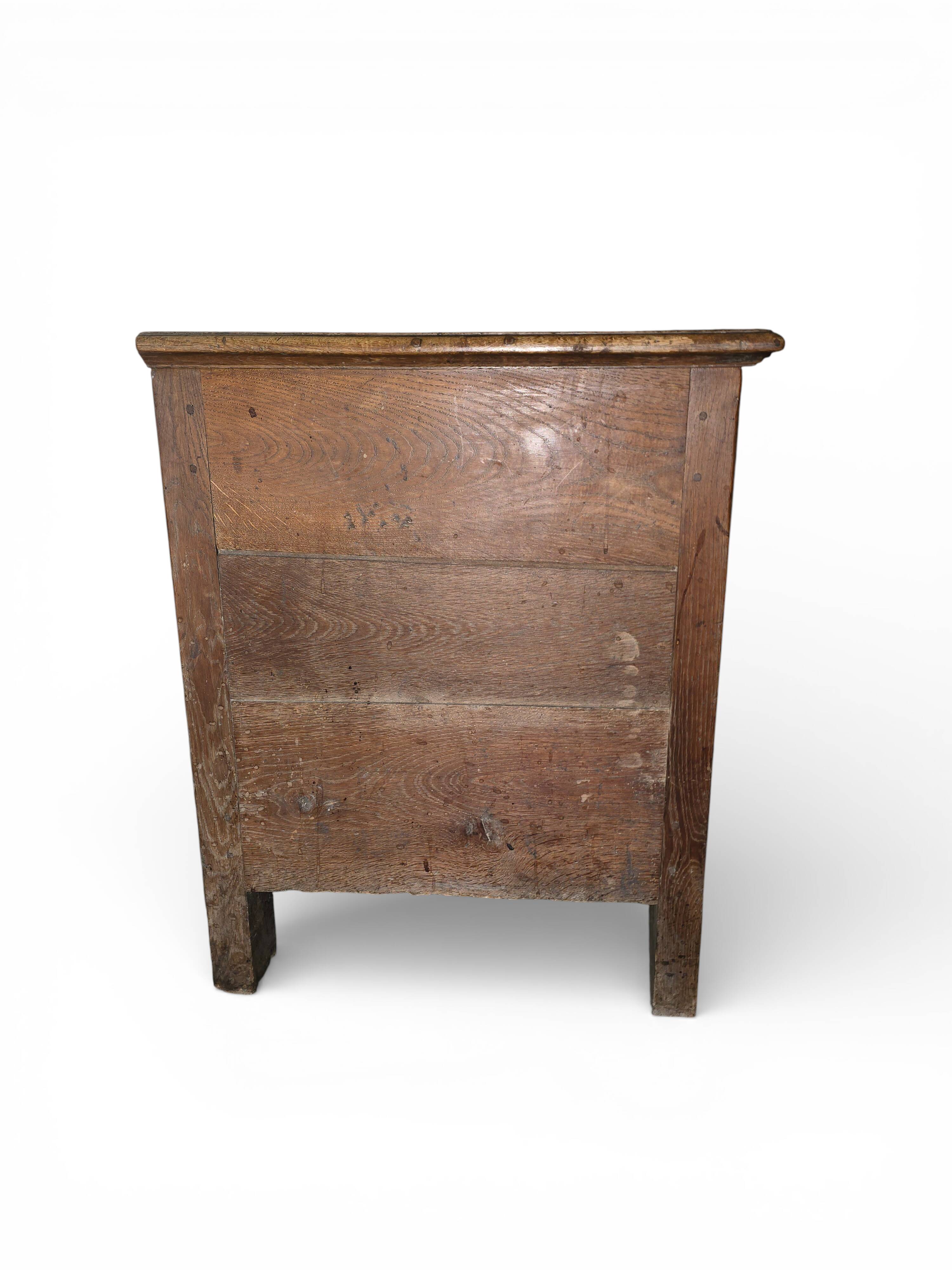 Antique wooden chest/box – authentic patina, opening lid