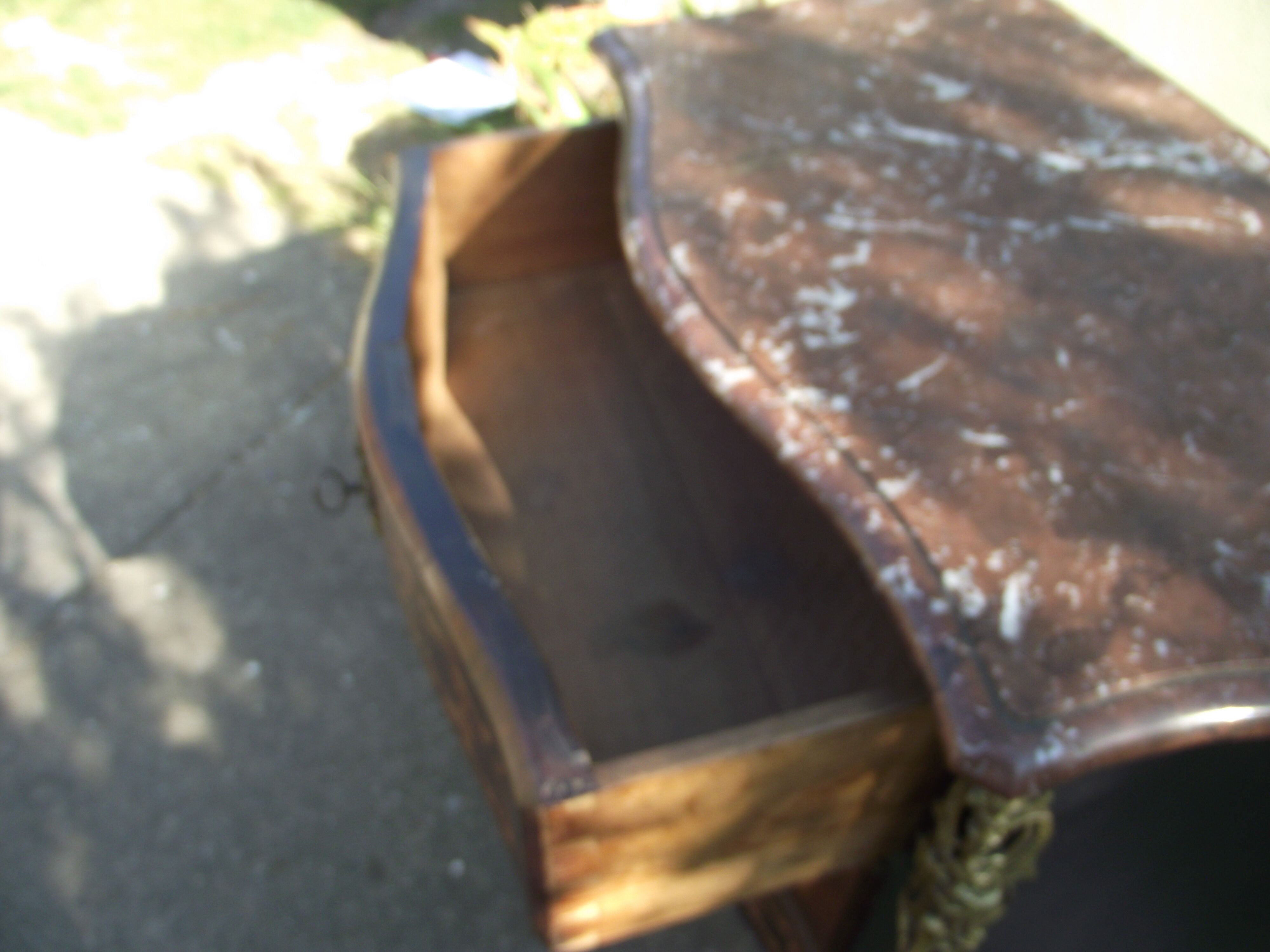 Chest of drawers between two Louis XV style late 19th early 20th.