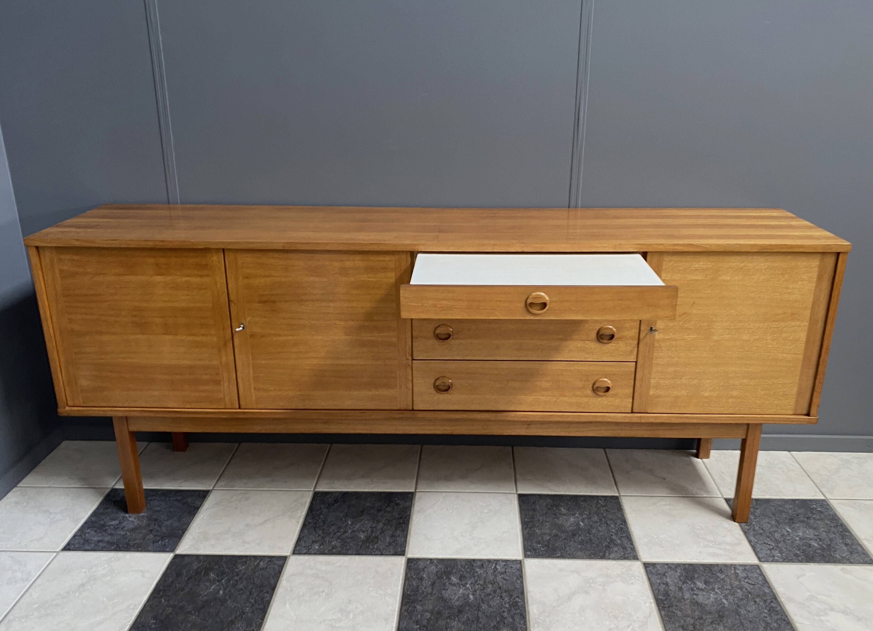 Buffet de style danois des années 1960