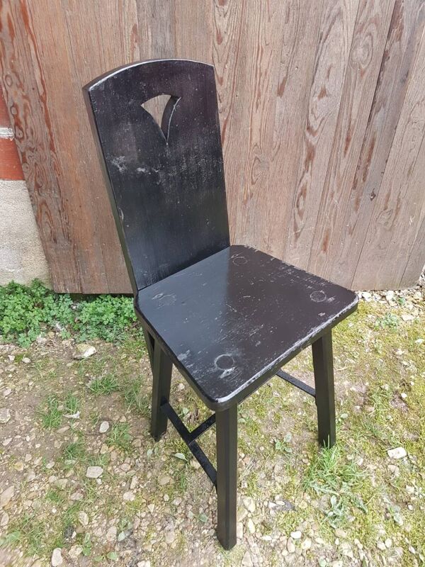 Ancienne chaise alsacienne montagne bois noir dossier forme ajouré vintage #a662