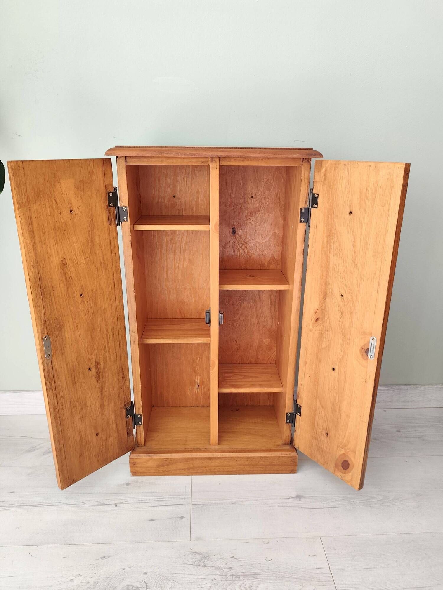 Small wooden piece of furniture, cabinet style, false drawers.