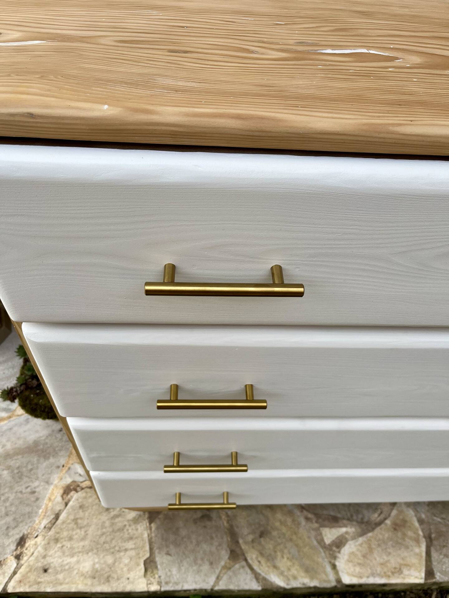 Commode style atelier rénovée blanche et bois