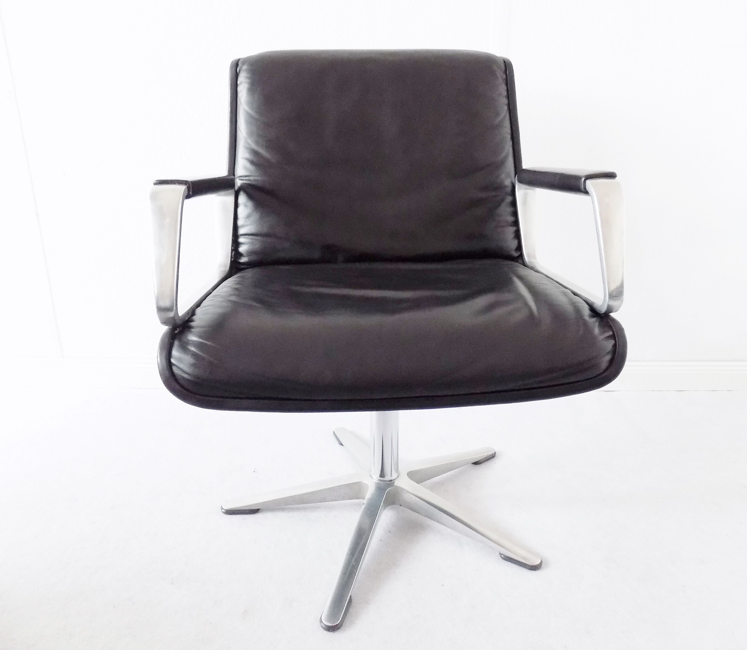 Wilkhahn Delta 2000 set of 4 black leather dining chairs by Delta Design
