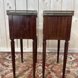 Paire de tables de chevet de style Louis XV en acajou