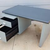Industrial workshop desk