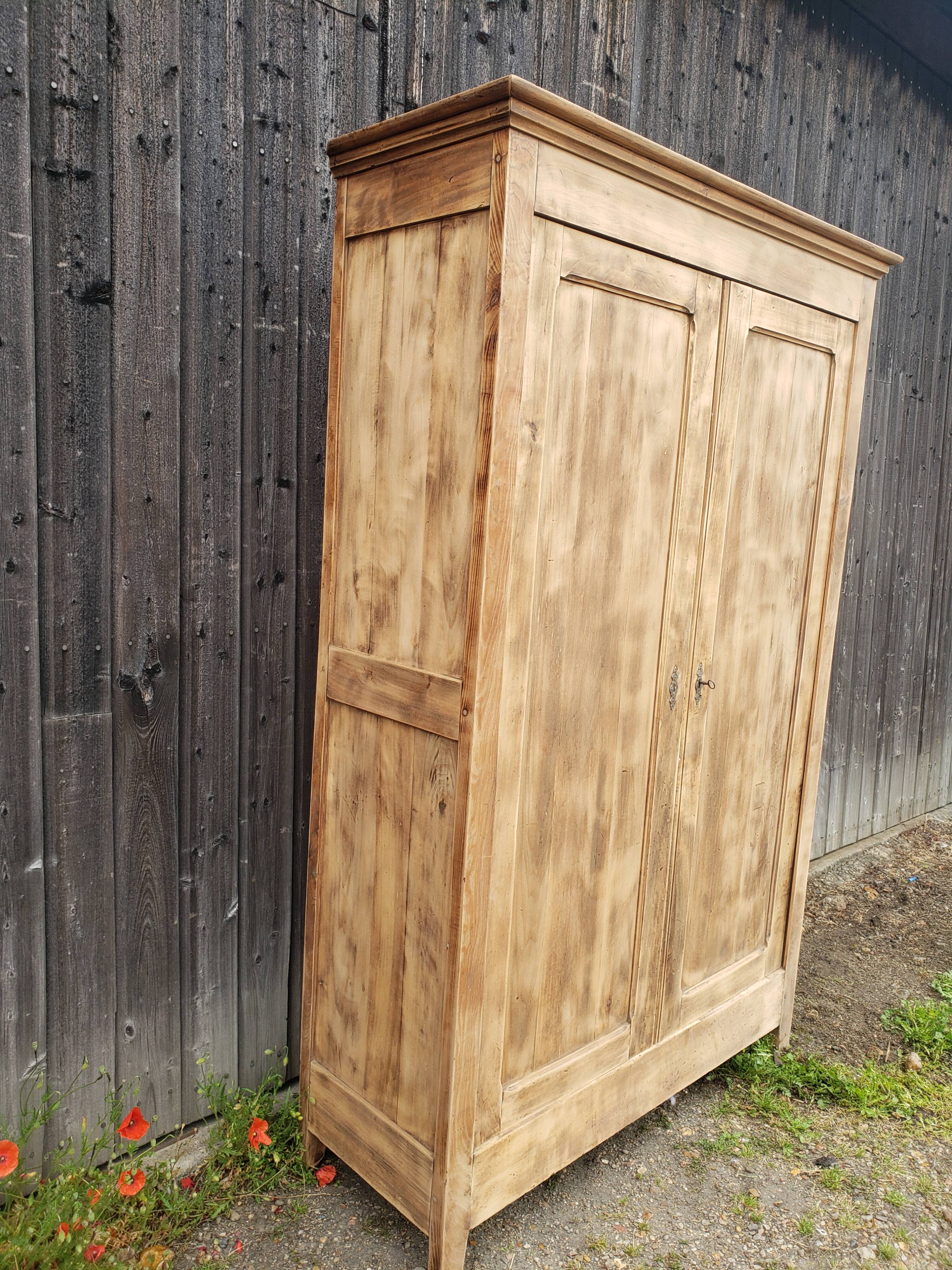 Parisian wardrobe wood in the rough "skirts"