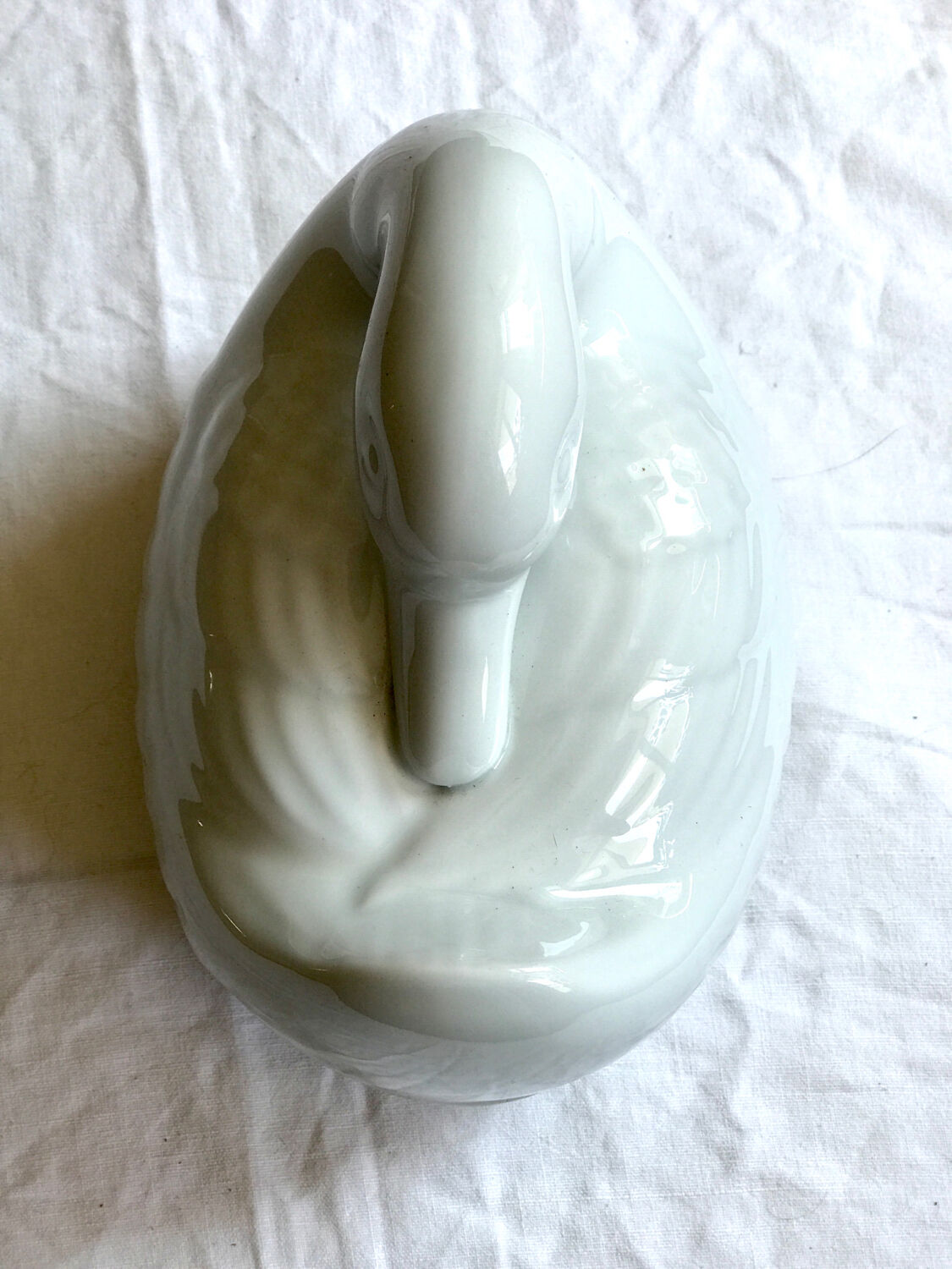 Porcelain duck dish with lid on fire