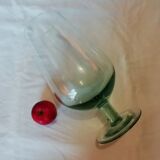 Vase en verre forme "grand verre a pied" .