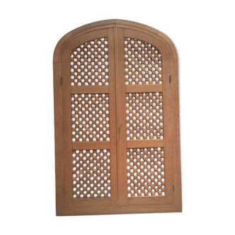 Double oriental door and its frame