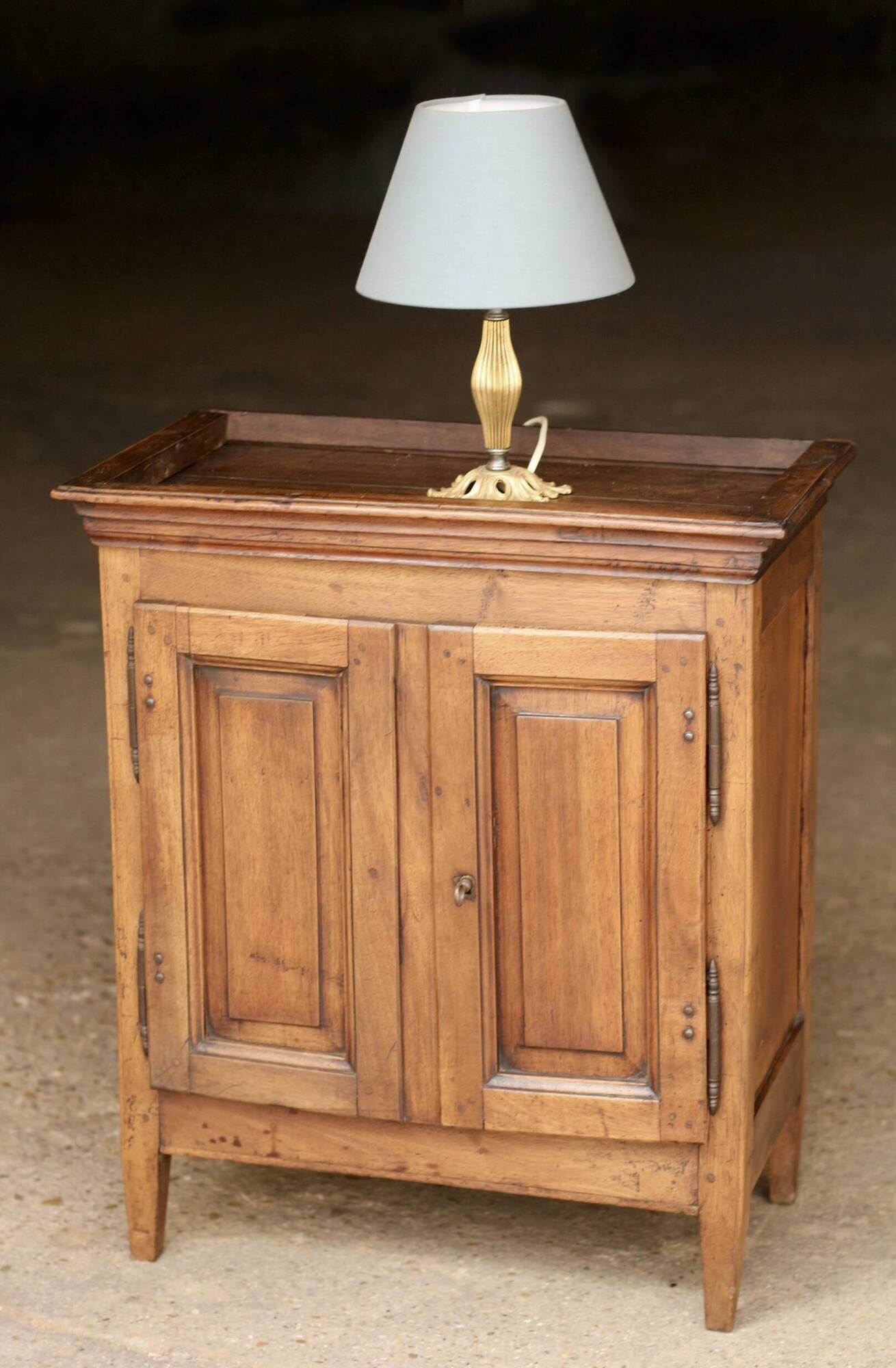 Rare: walnut display cabinet (circa 1900). Very beautiful patina.