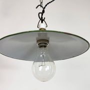 Lampe industrielle en émail vert, années 1930