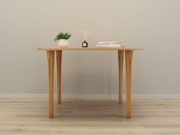 Table en hêtre, design danois, années 1970, designer : Takshi Okamura & Erik Marquardsen, production : Getama