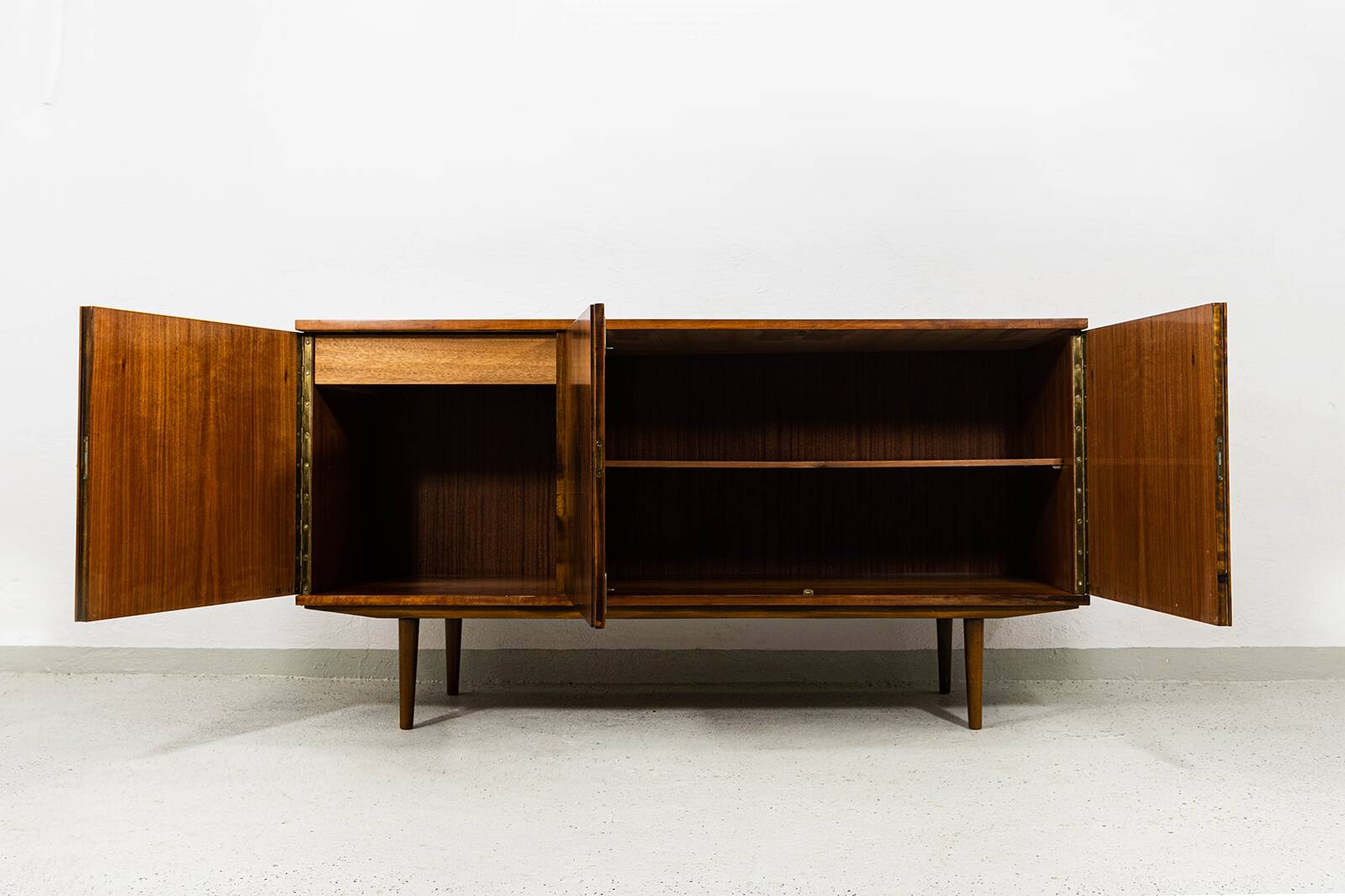 Buffet vintage en noyer de la marque Lfm, Pologne, années 1970