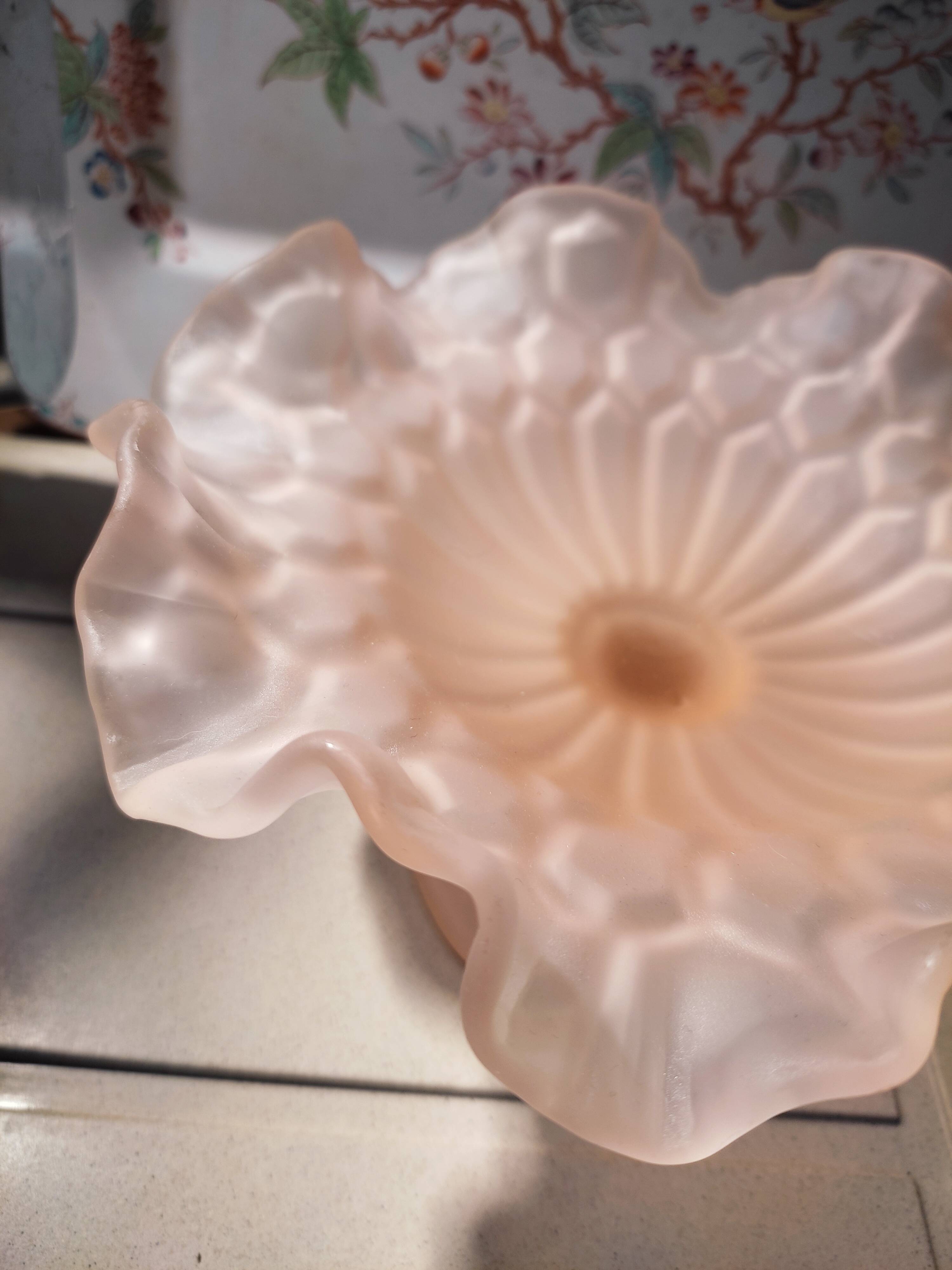 Powder pink and frosted compotier