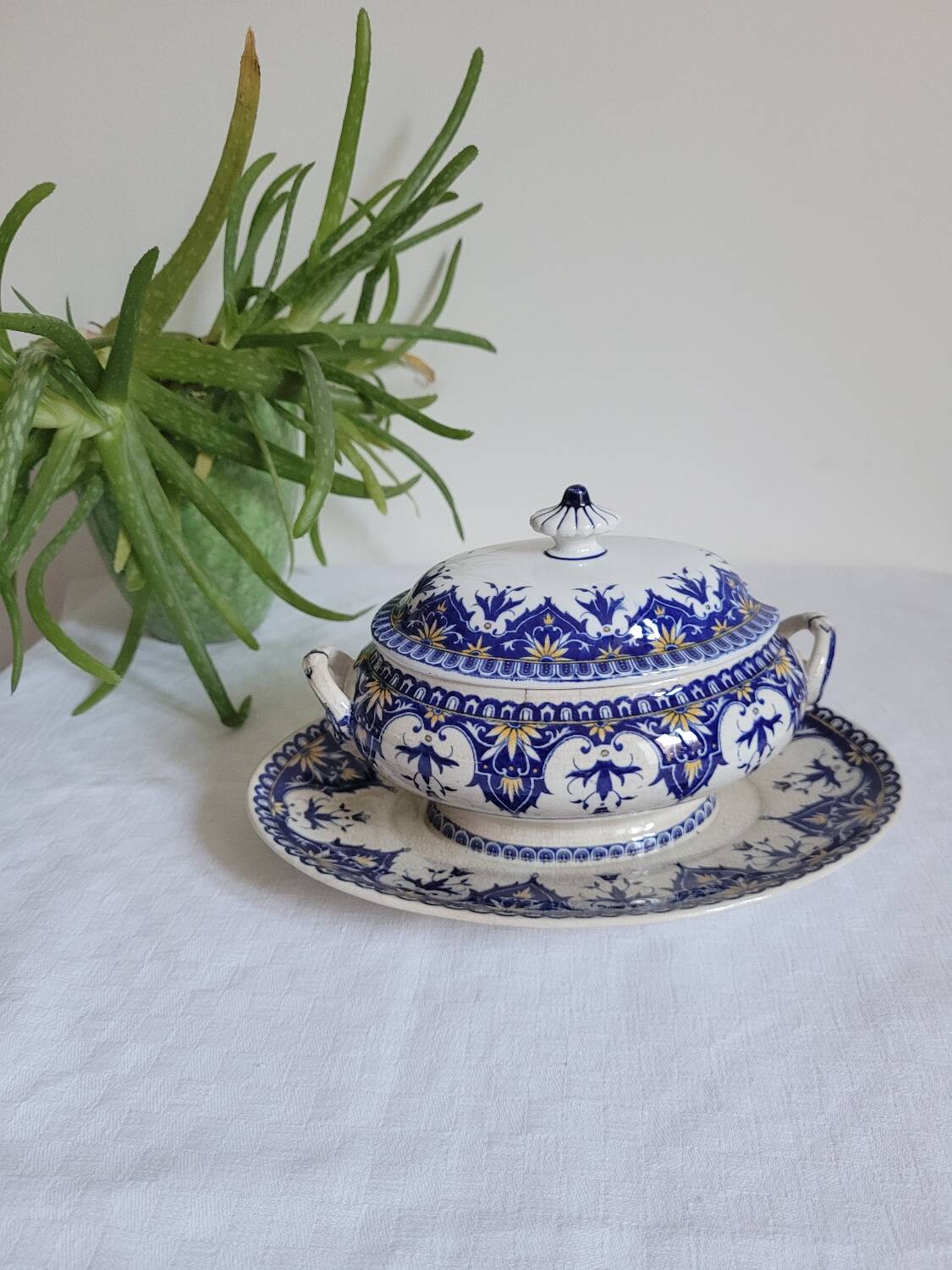 Cluny sauce boat from Sarreguemines