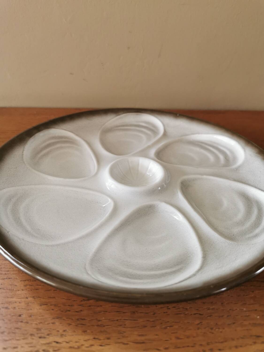 6 assiettes à huîtres vintage en barbotine