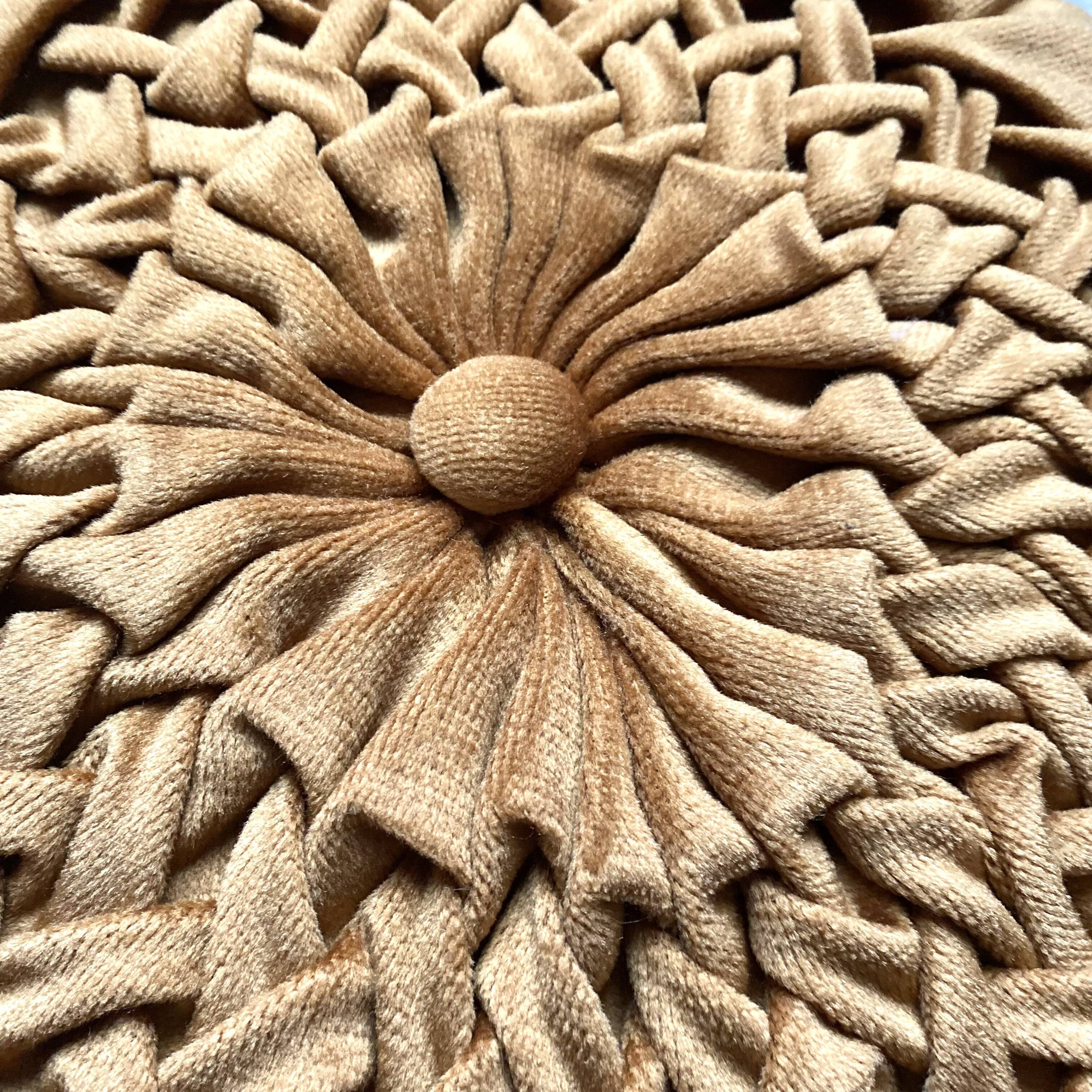 Round vintage cushion in pleated velvet