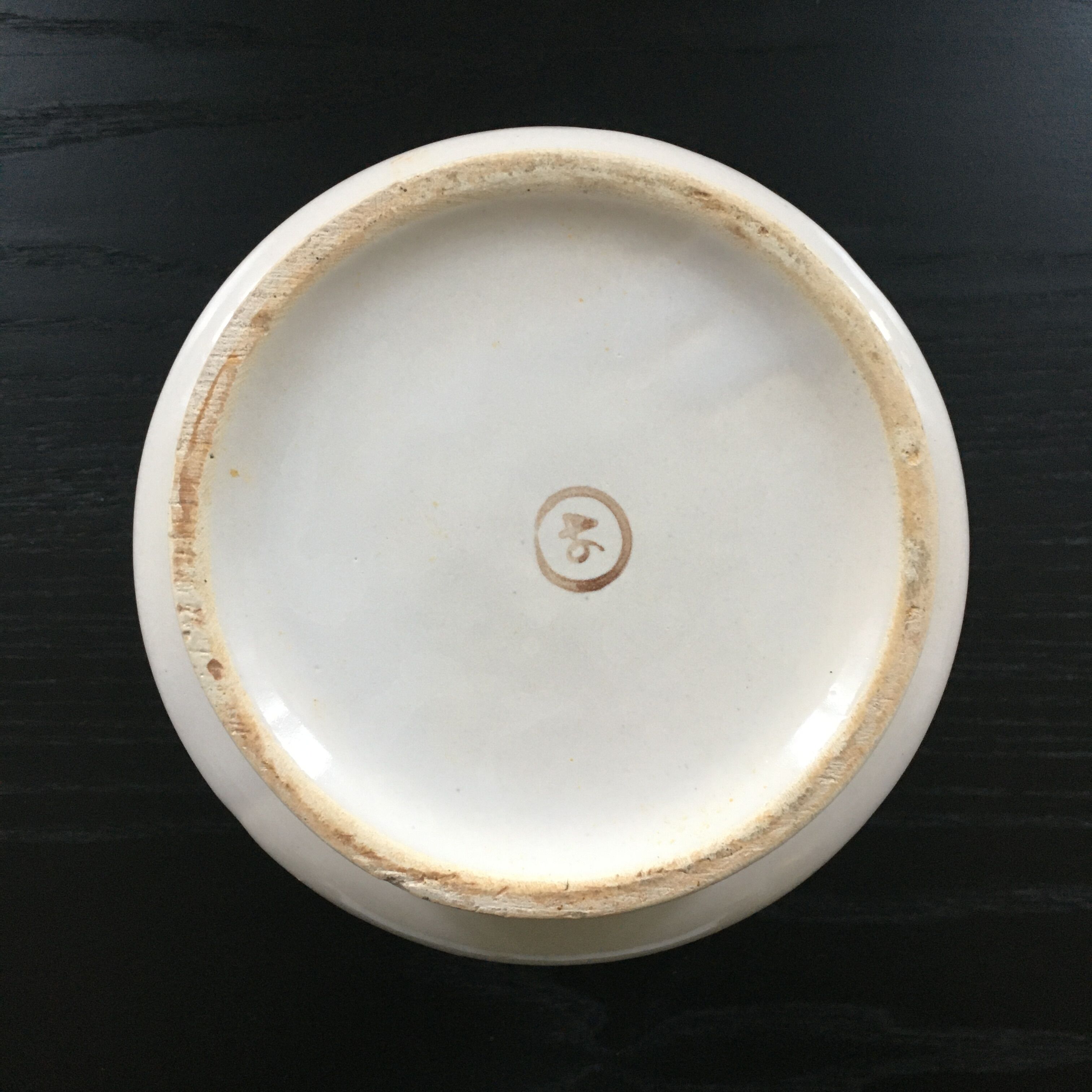 Classic white pot cover