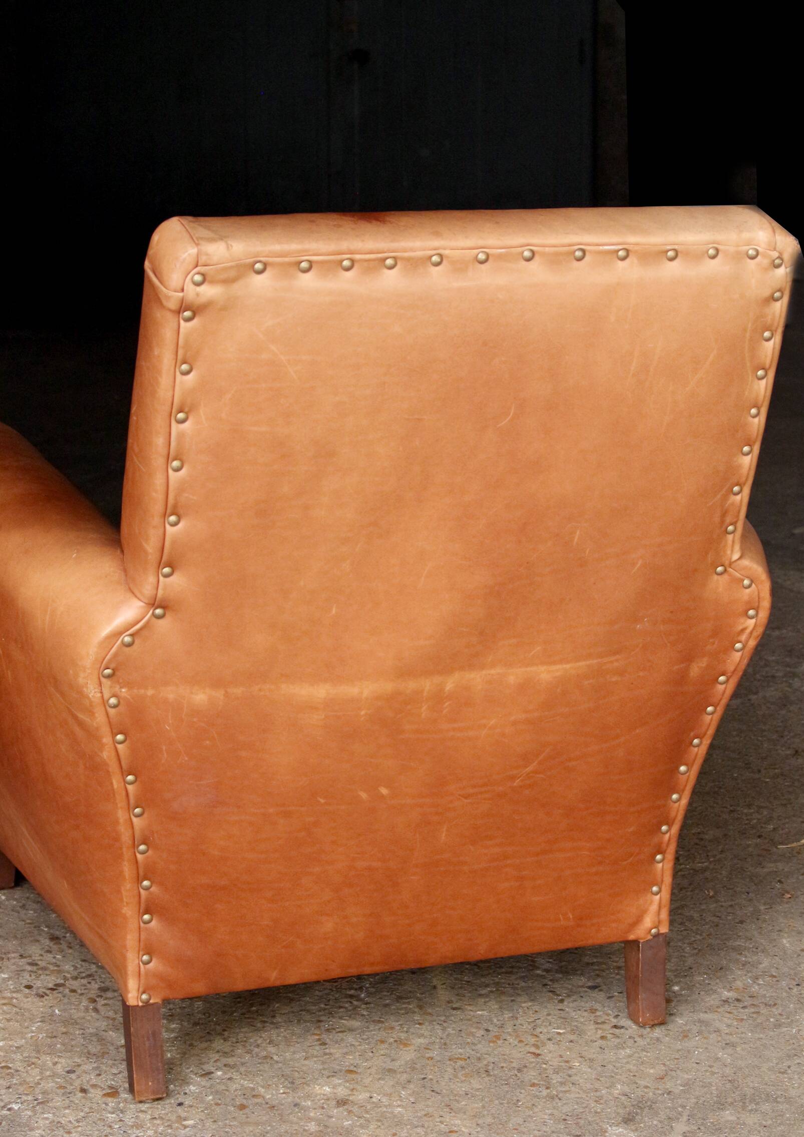 Vintage leather club armchair. very good condition.