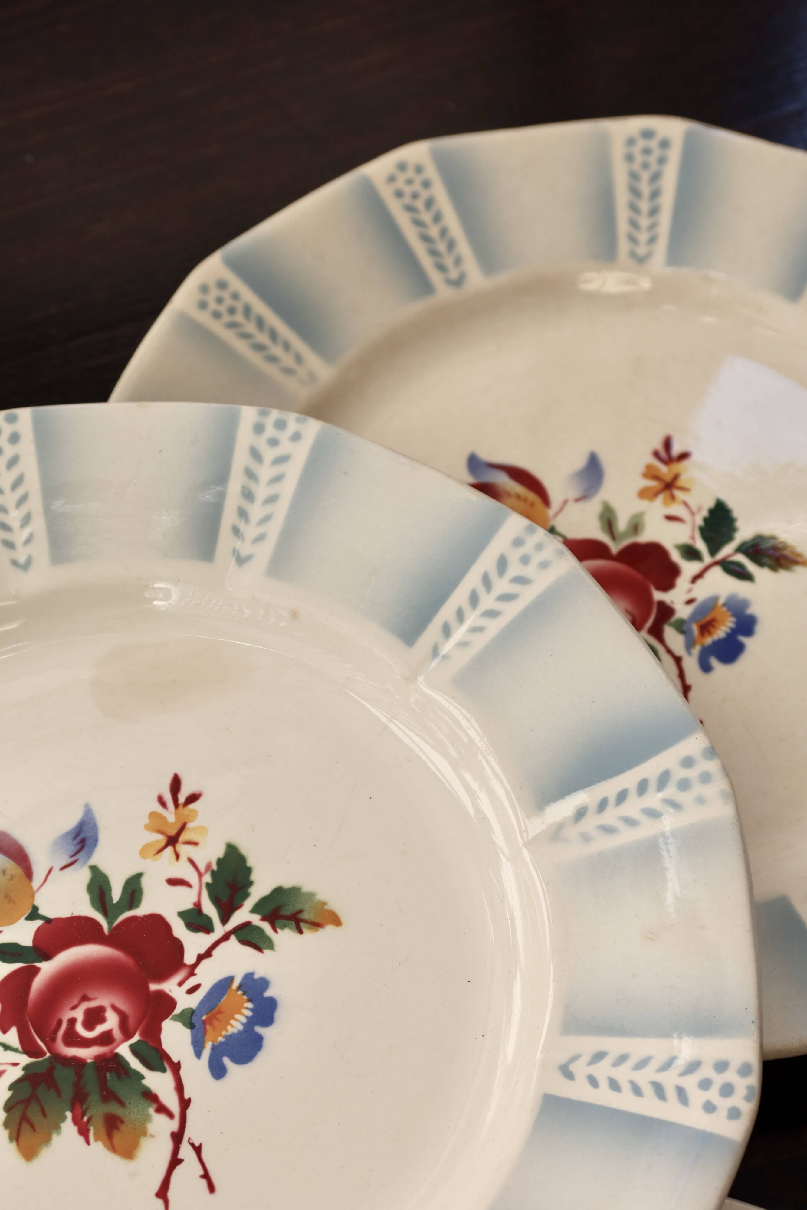 4 vintage Sarreguemines “Claude” dinner plates - Earthenware with floral decoration