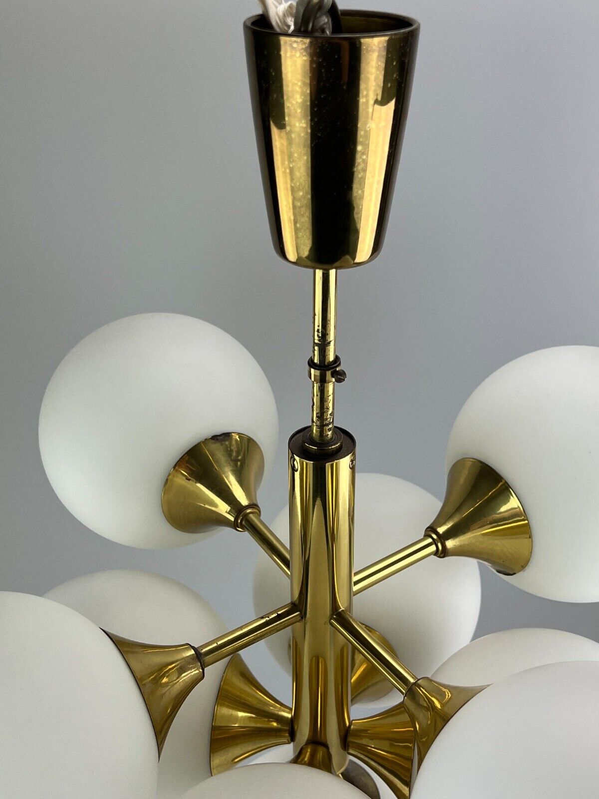 Lustre Sputnik Kaiser Leuchten design en verre opale années 60 70
