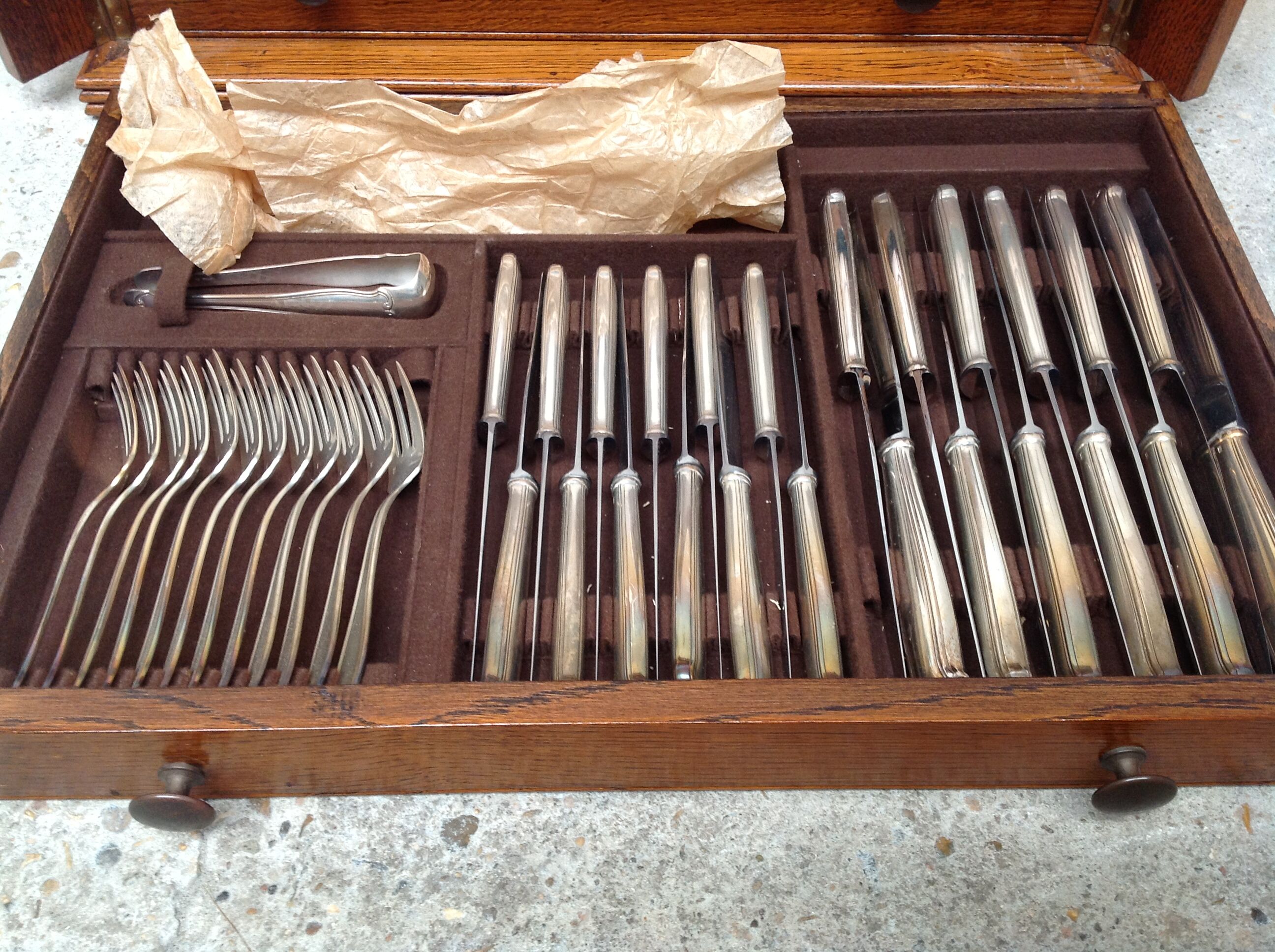 Ménagère Apollonox 186 pieces en métal argenté dans coffret bois