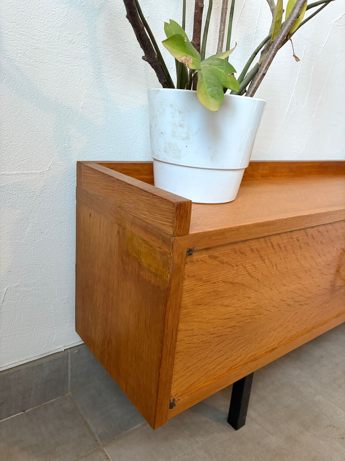Vintage low oak sideboard (shallow)