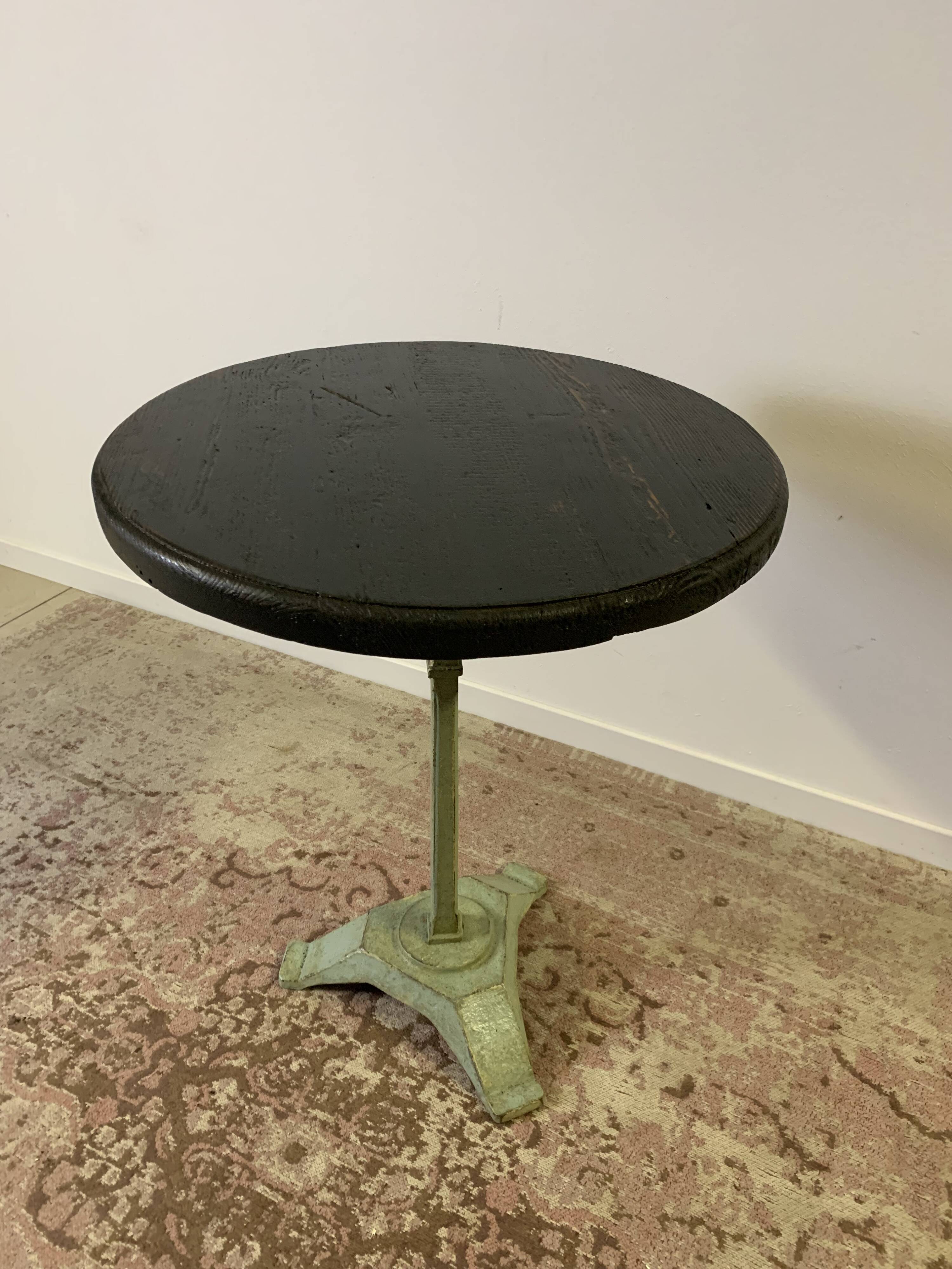 Petite table de bistrot type guéridon