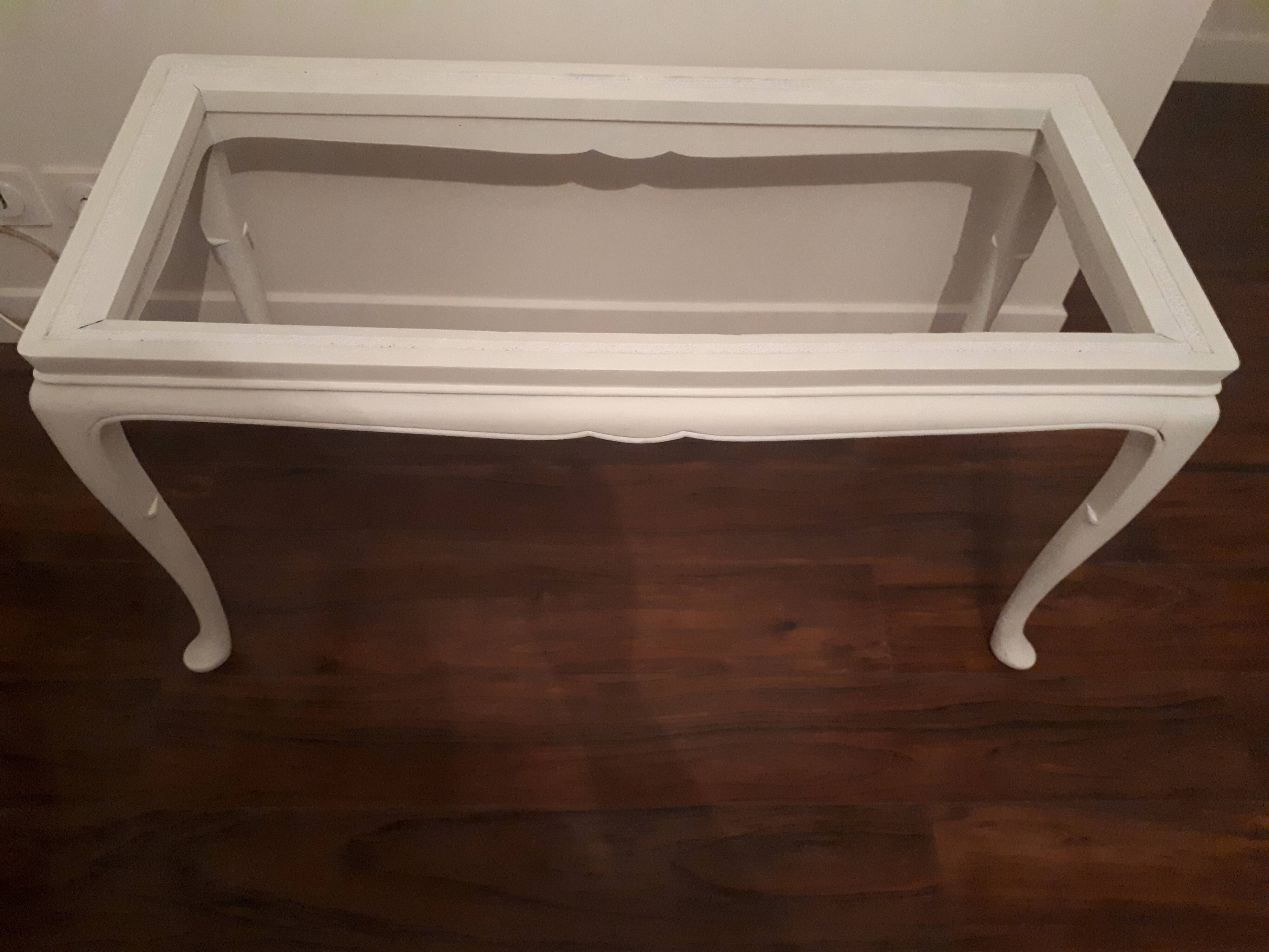 Queen Ann style coffee table in cherry - White
