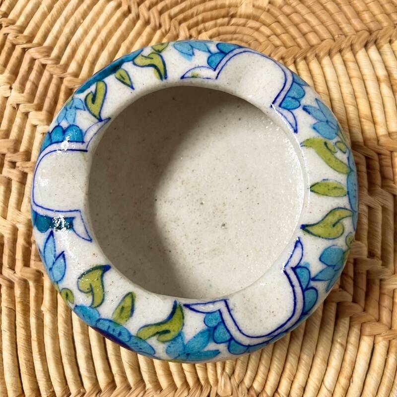 Cendrier en céramique fleurs bleues