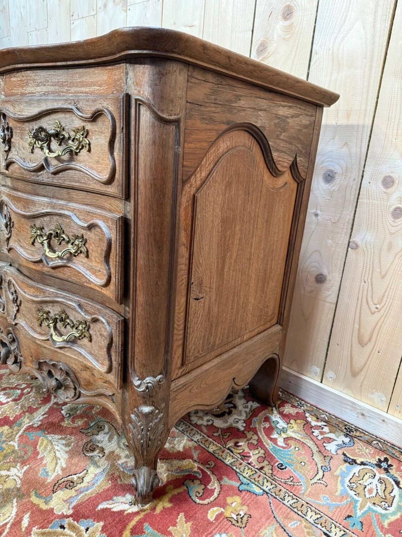 Nîmes Louis XV commode in carved oak