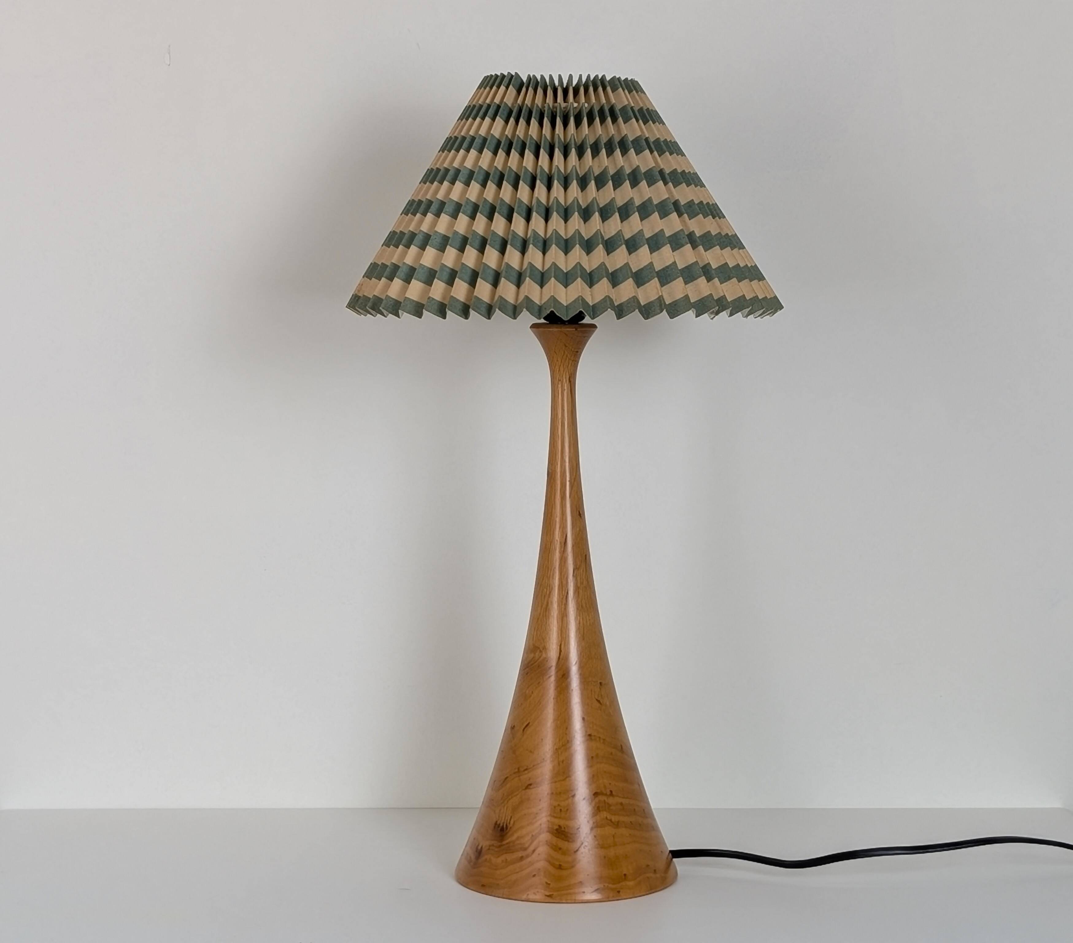 Lampe en bois tourné