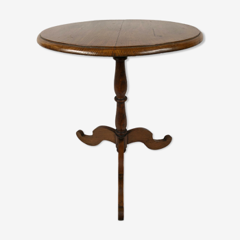 Round pedestal table in fruit wood