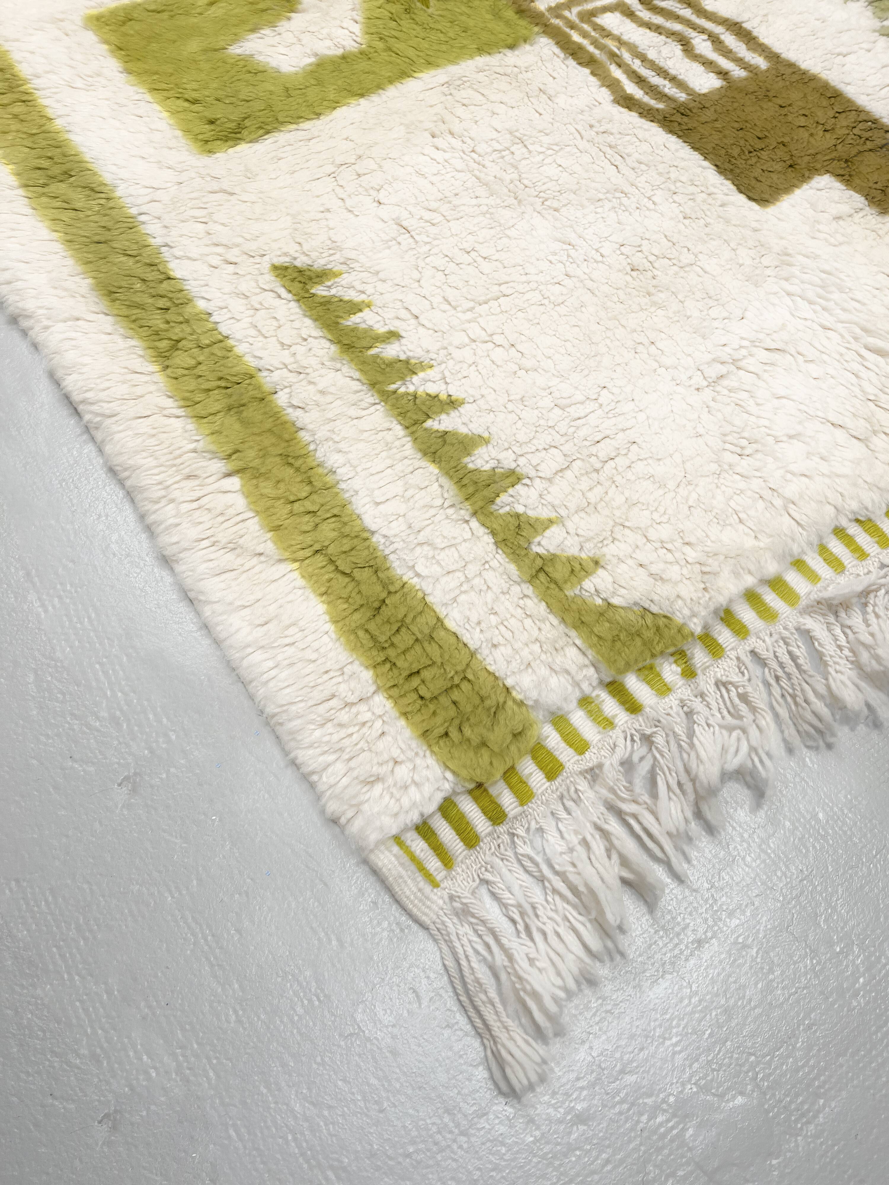 Tapis berbère Beni Ouarain écru à motifs verts 2,48x1,67m