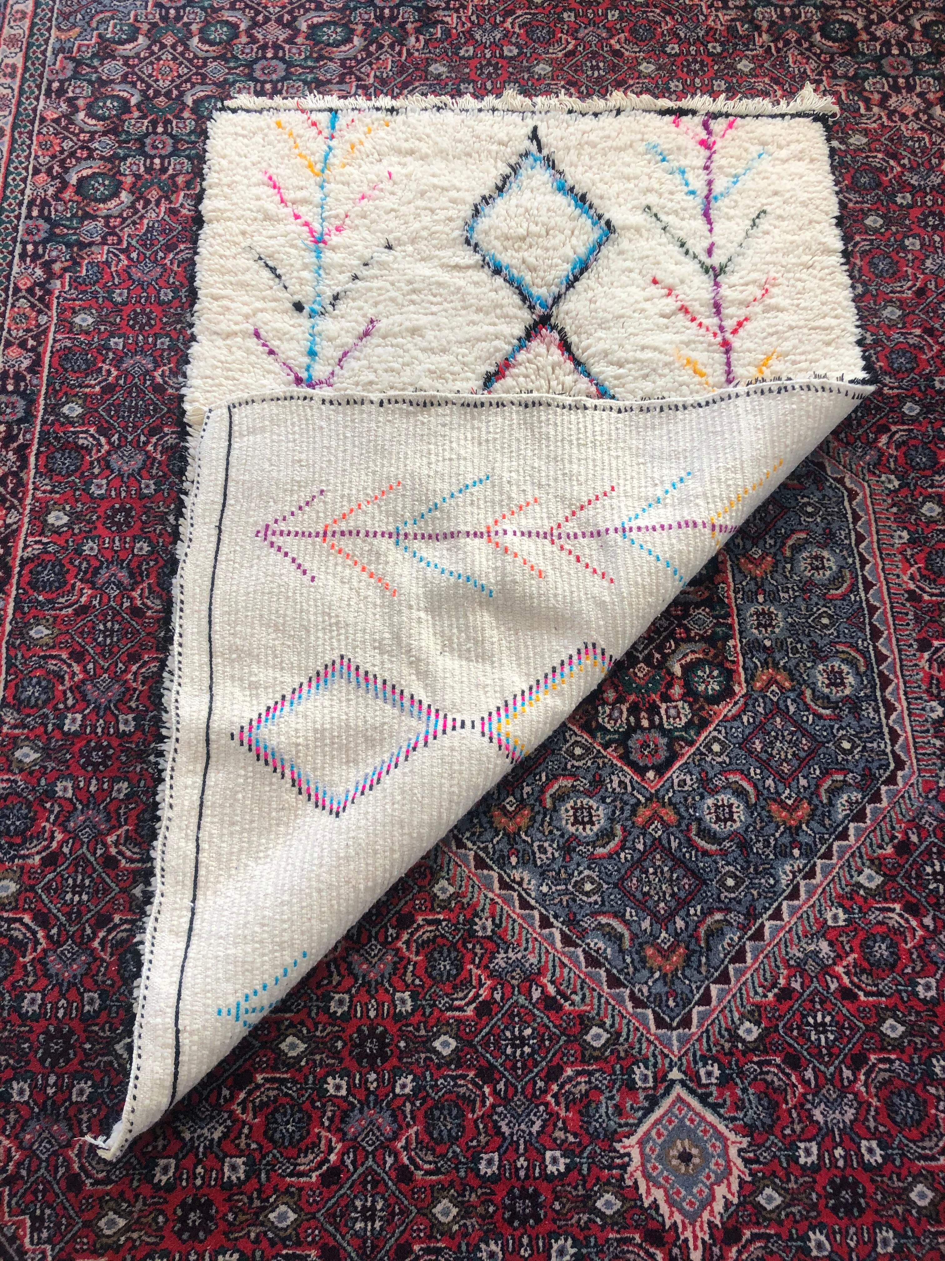 Azilal berbere white rainbow carpet 107x166cm