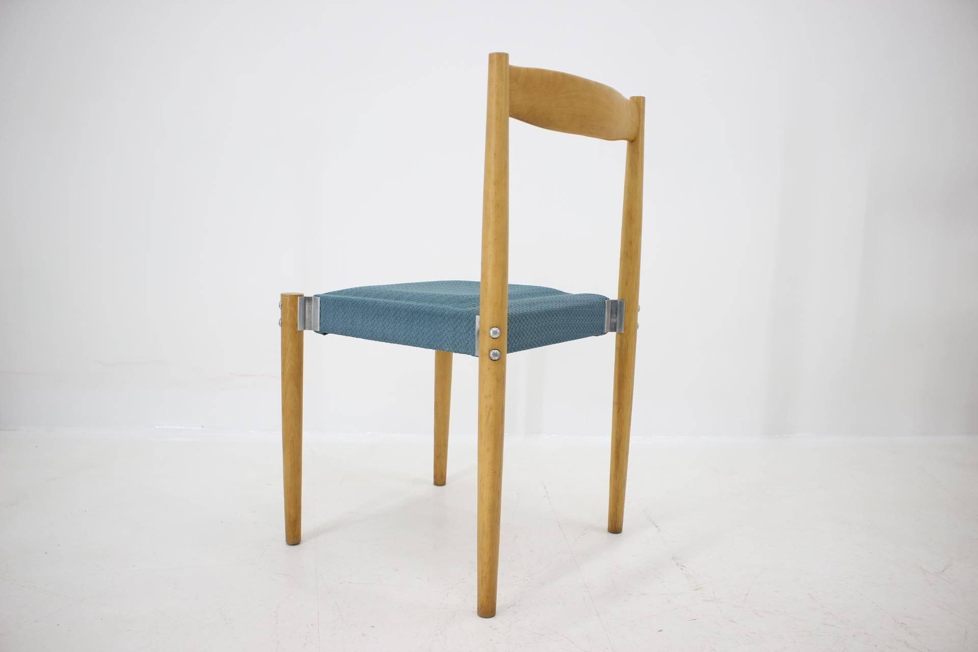 Ensemble de quatre chaises de salle à manger design par Miroslav Navrátil, années 1970.