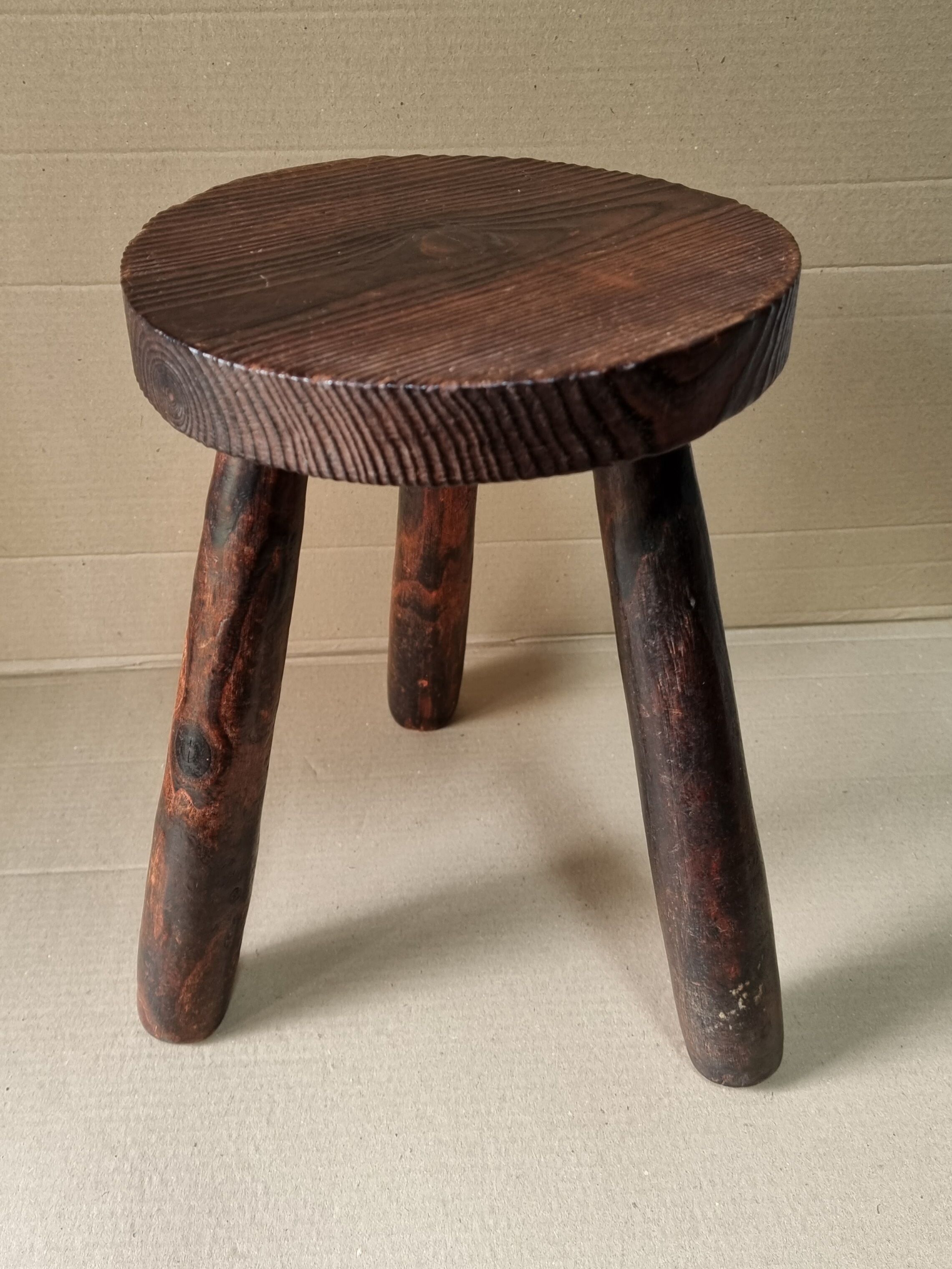 Tripod stool in solid wood
