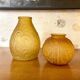 Vase boule en verre moulé art déco ambré