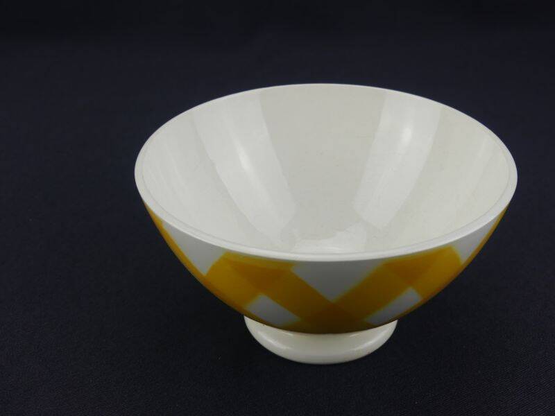 Large yellow bowl in Sarreguemines earthenware.