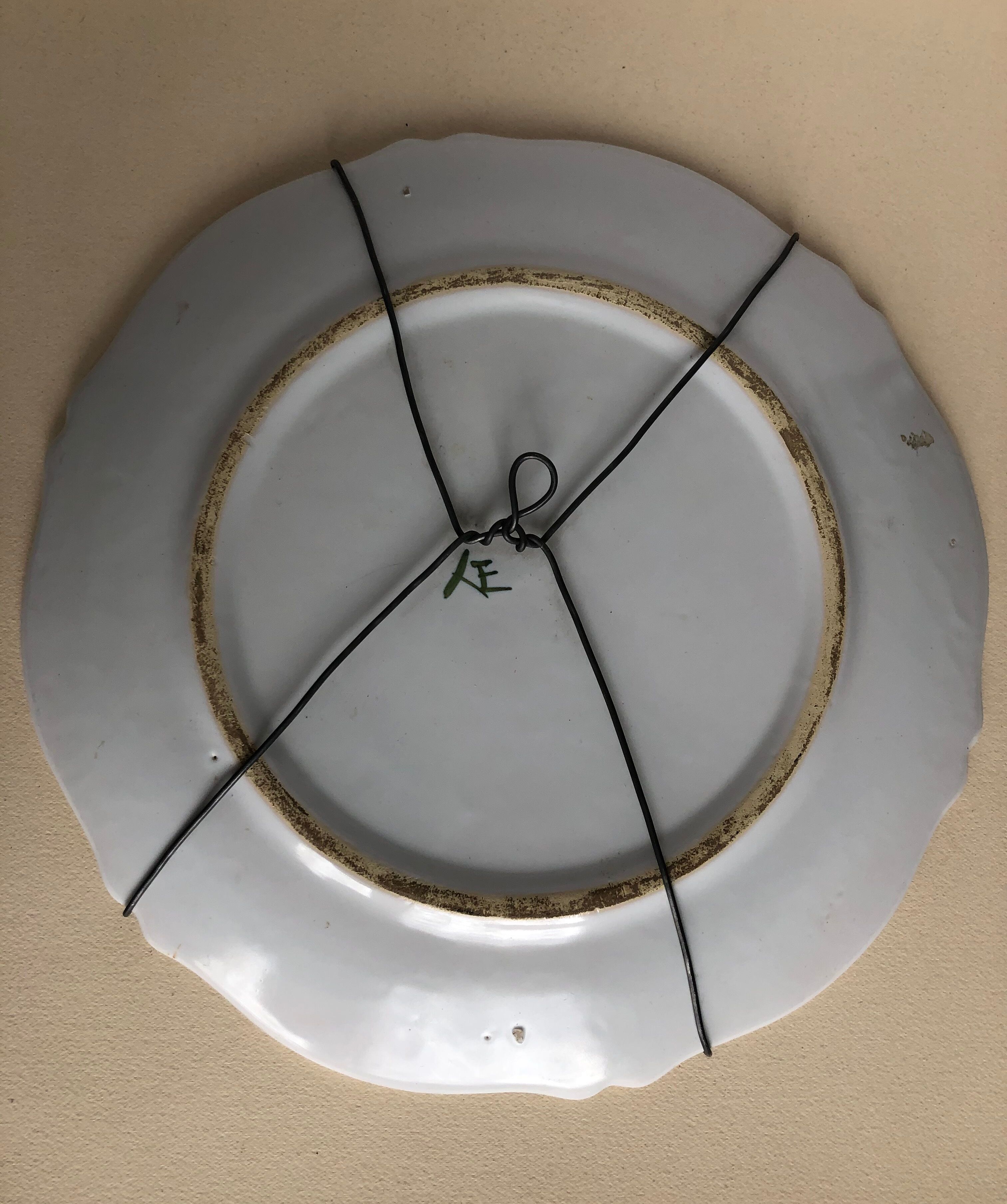 Old 18th-century decoration plate to the Chinese