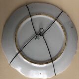 Old 18th-century decoration plate to the Chinese