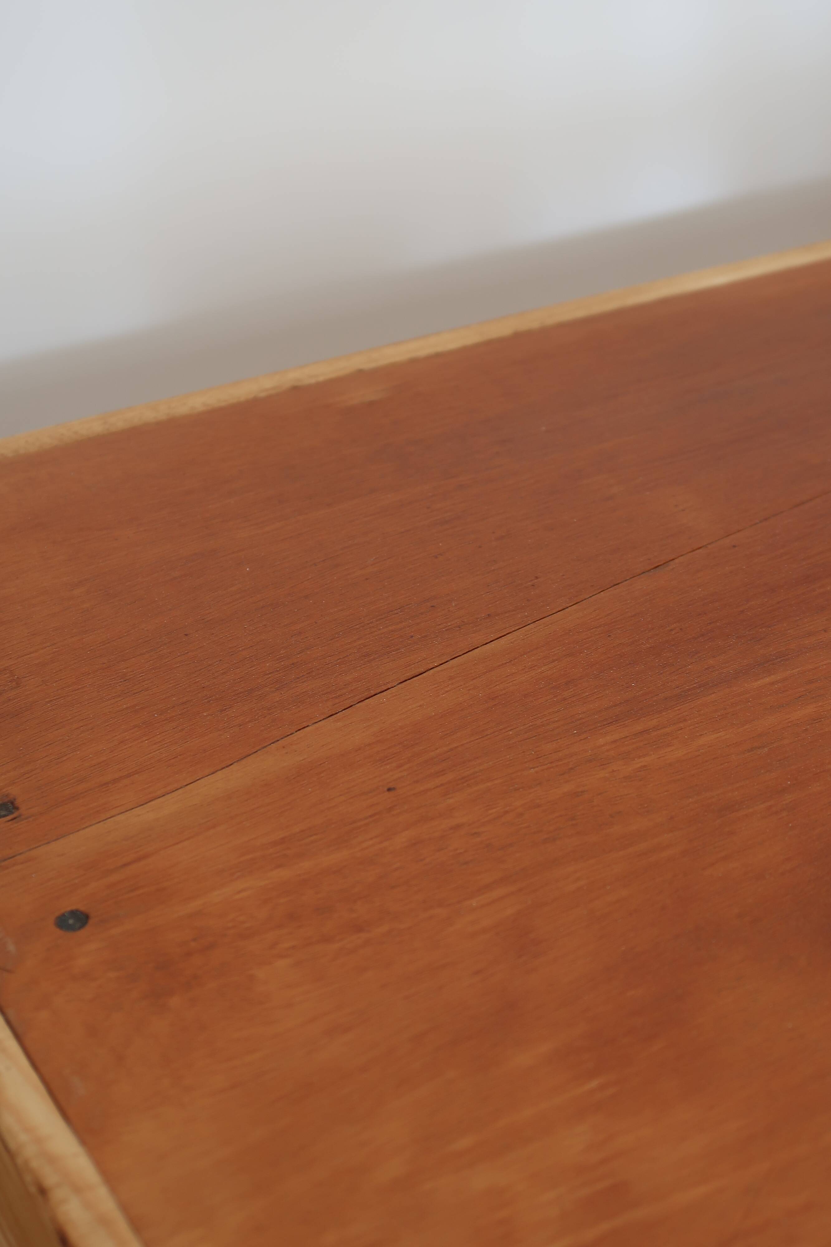 Scandinavian low bench