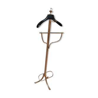 Brass chamber valet