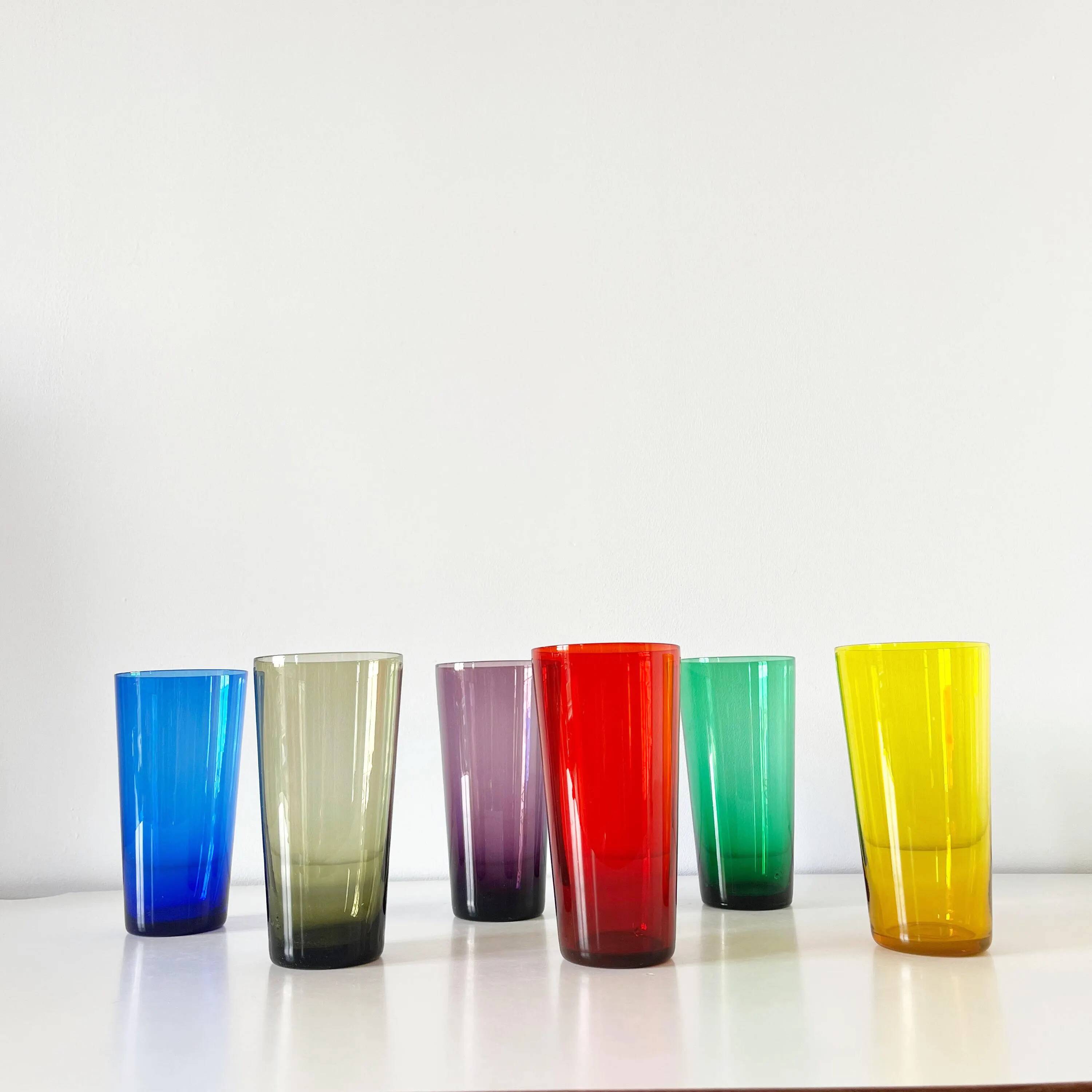 Lot de 6 verres colorés en verre soufflé 1960
